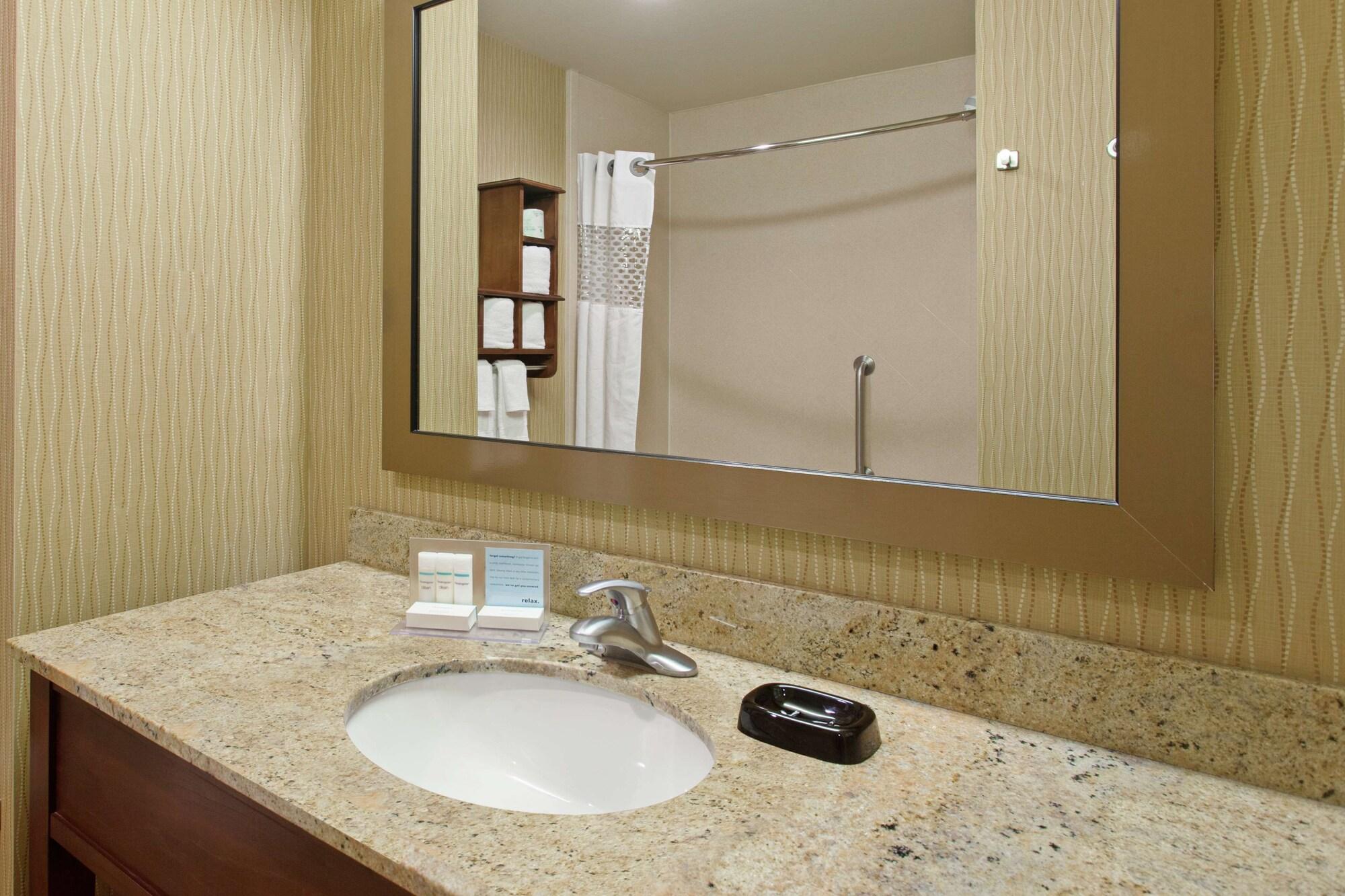 Hampton Inn And Suites Seattle - Airport / 28Th Avenue Ситак Экстерьер фото