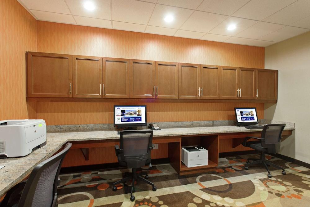 Hampton Inn And Suites Seattle - Airport / 28Th Avenue Ситак Экстерьер фото