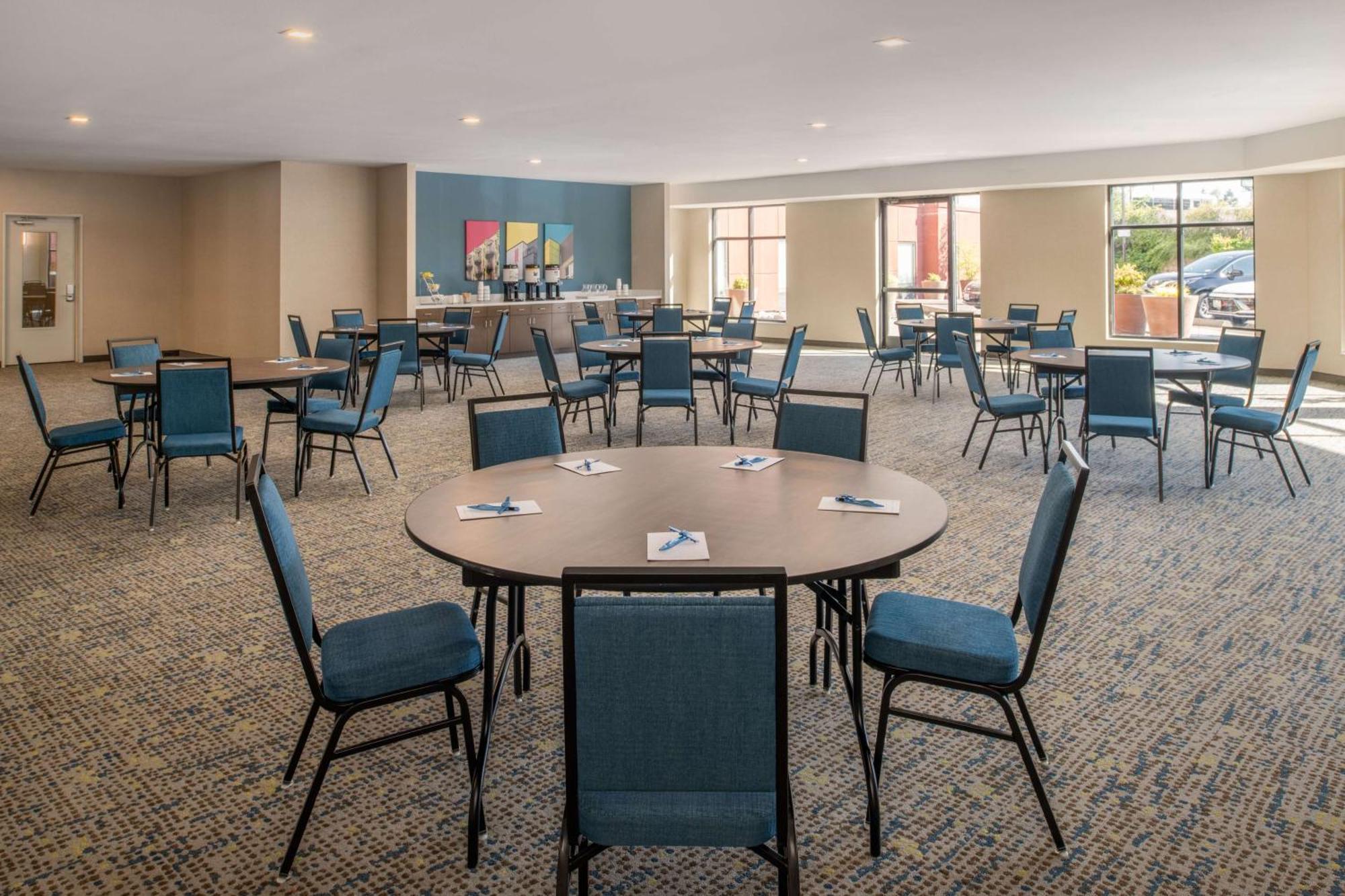 Hampton Inn And Suites Seattle - Airport / 28Th Avenue Ситак Экстерьер фото
