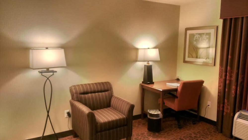 Hampton Inn And Suites Seattle - Airport / 28Th Avenue Ситак Экстерьер фото
