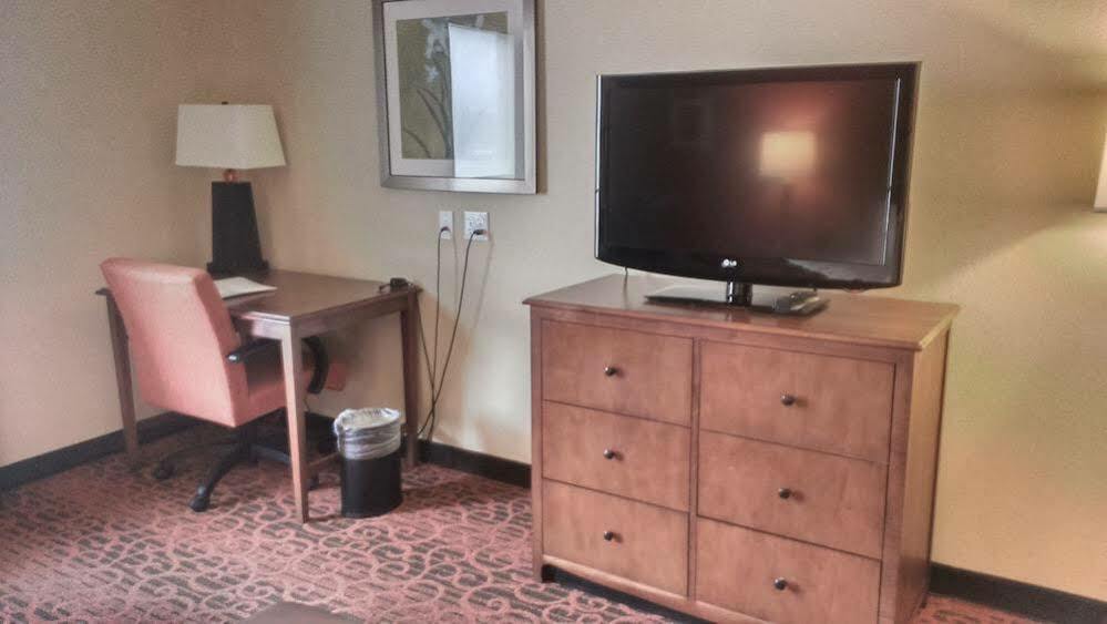 Hampton Inn And Suites Seattle - Airport / 28Th Avenue Ситак Экстерьер фото